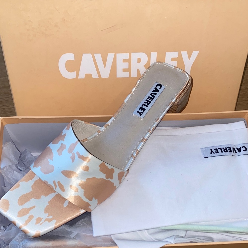 NIB-Caverly‎ Women's Tan and White Murry Mule Slide Sandals size 10